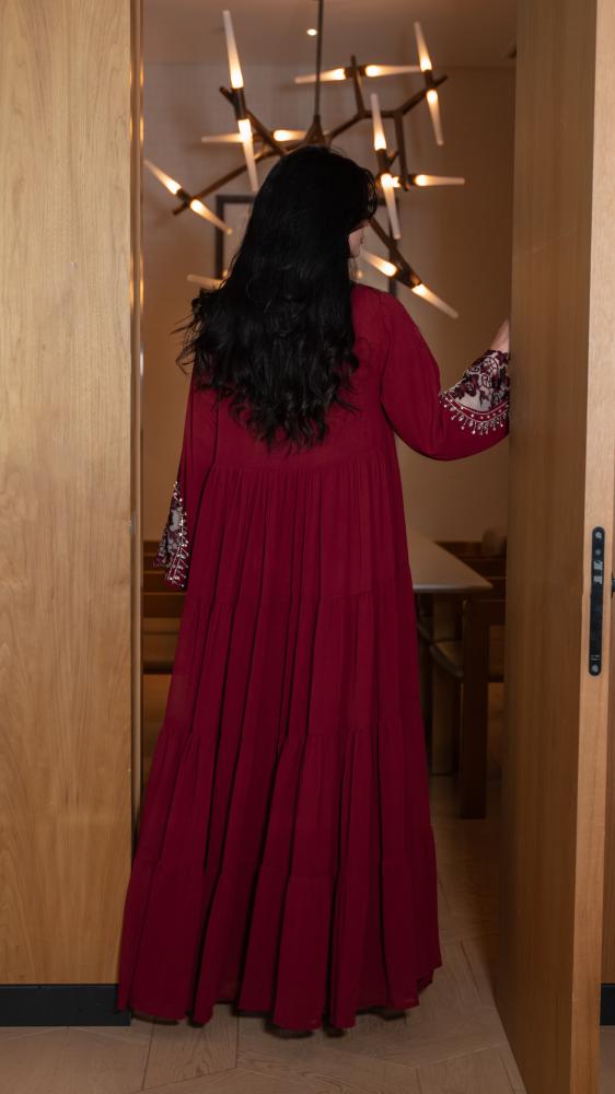 جلابية شيفون عنابي مطرزة