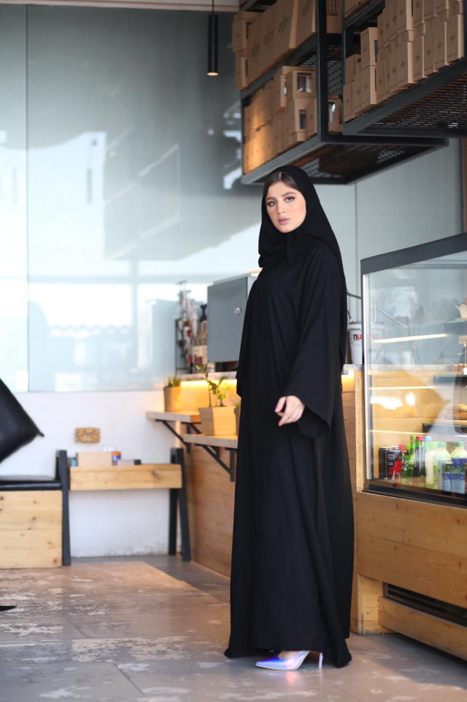 عباية فضفاضة وغير مفتوحه