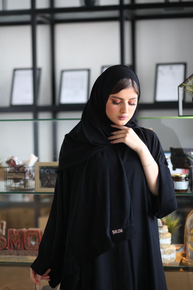 عباية فضفاضة وغير مفتوحه