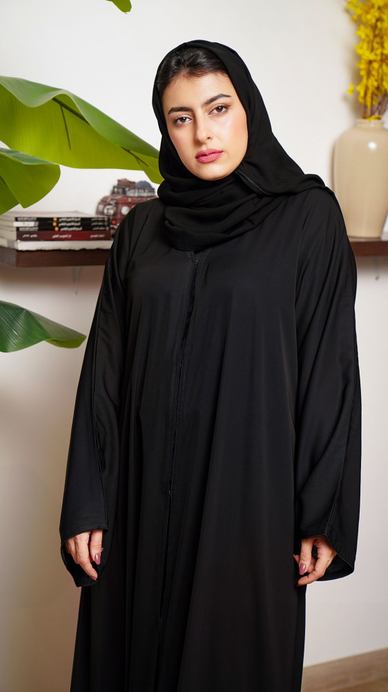 عباية سوداء سادة عملية