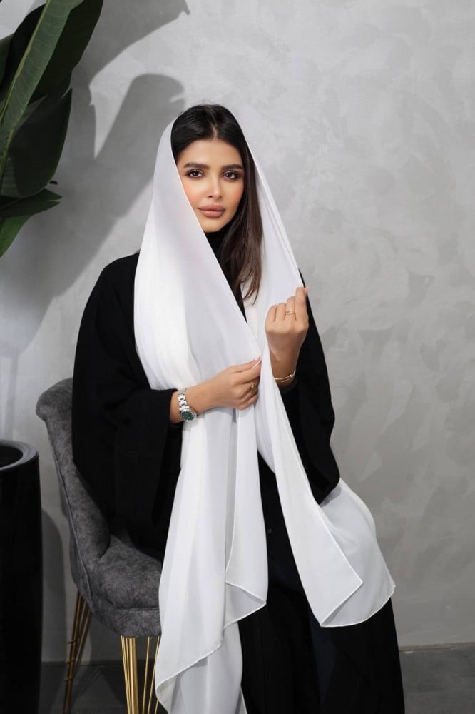 طرحة بلون ابيض ساده