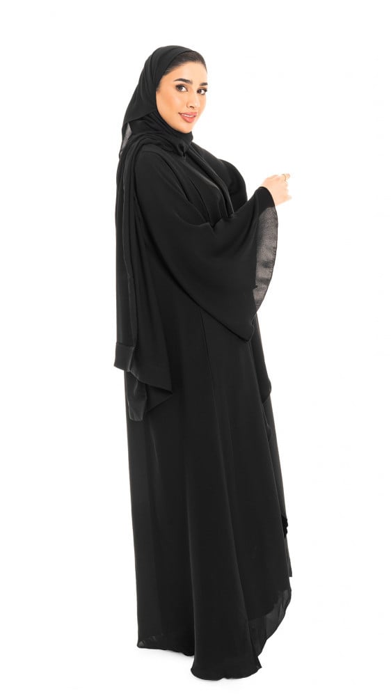 عباية اسود مع فستان ساده