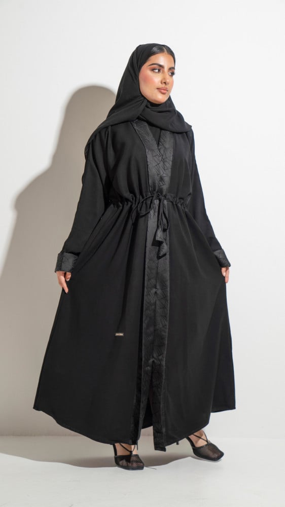عباية برباط على الخصر