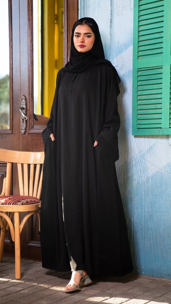 عبايه مقلمه من الجنب وبجيوب مخفيه