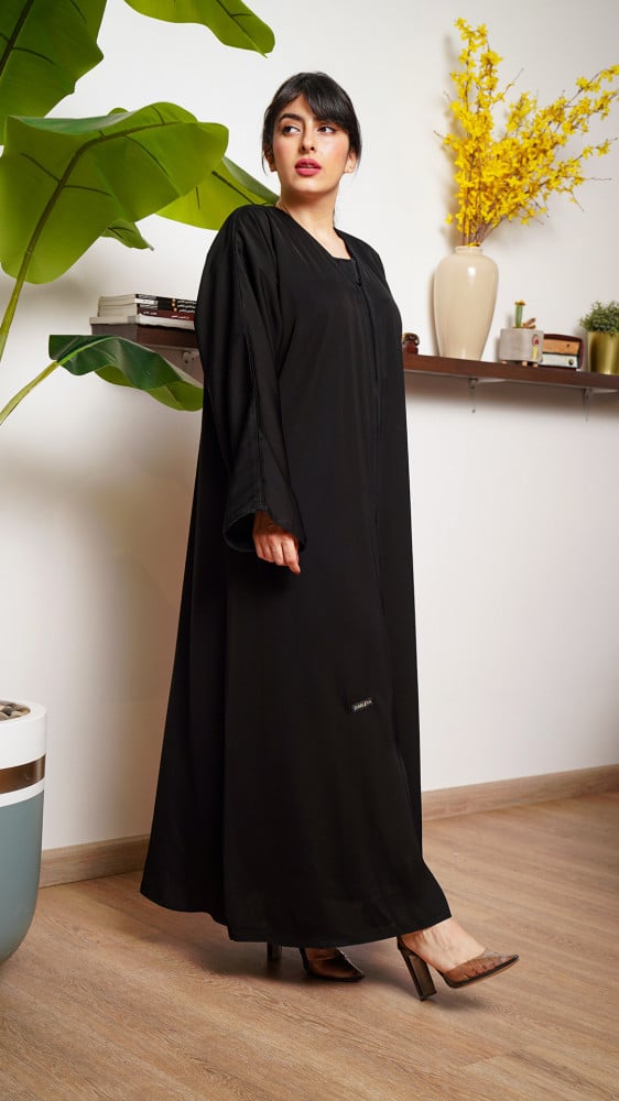 عباية سوداء سادة عملية