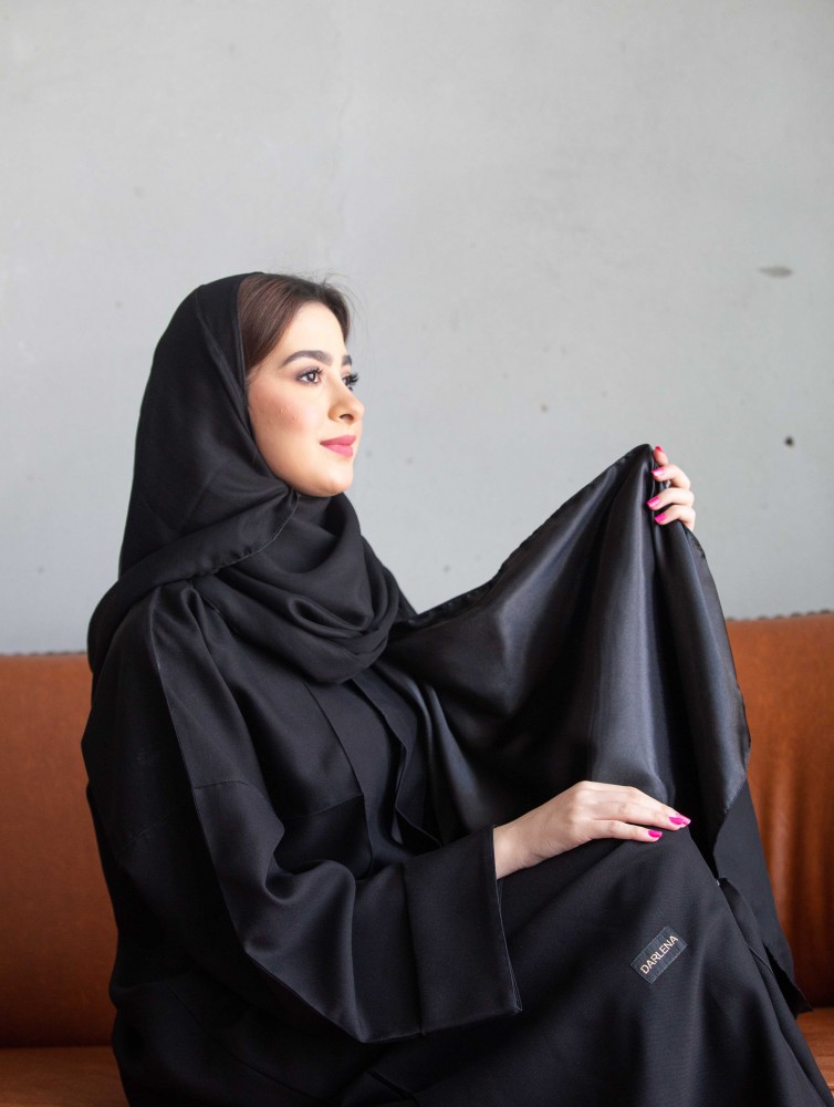 طرحة اسود مبطنه بحرير ساتان