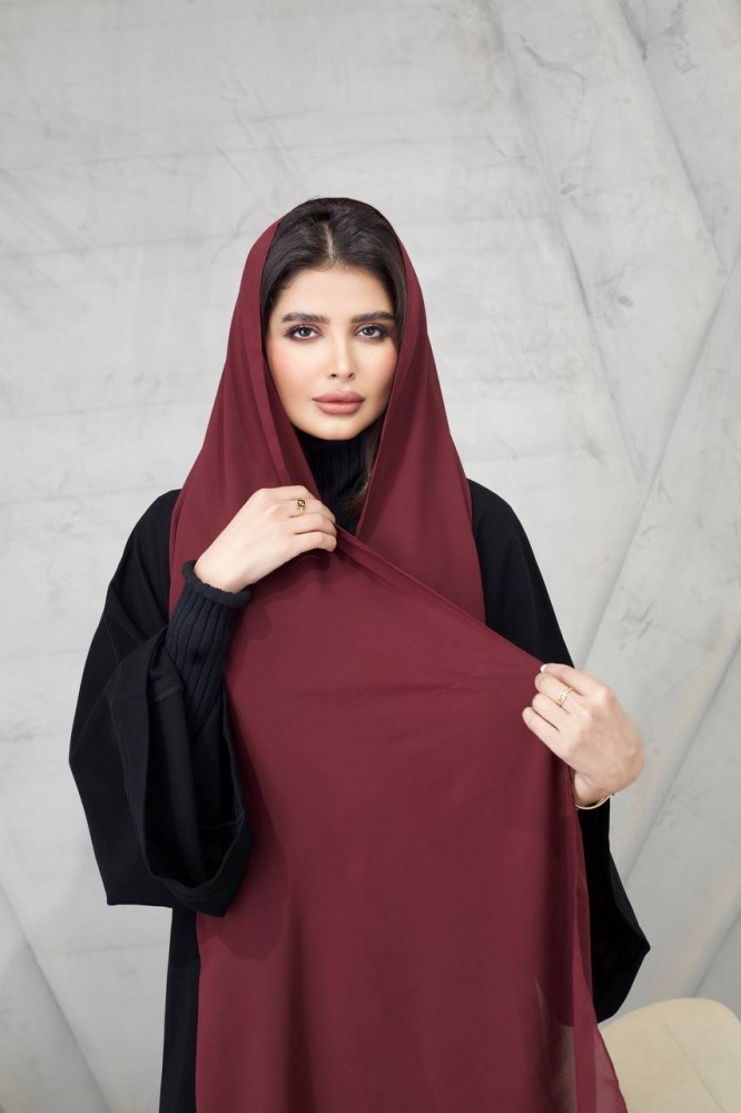 طرحة بلون عنابي