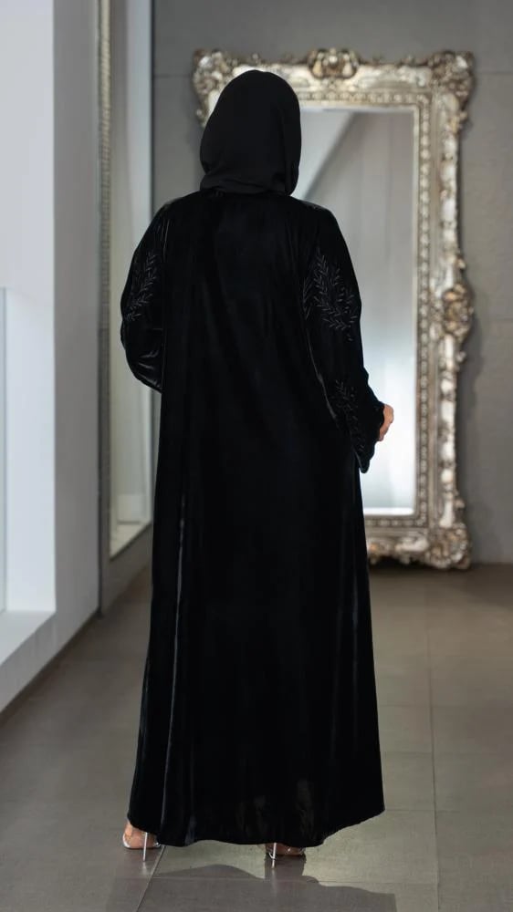 Velvet abaya with embroidered sleeves