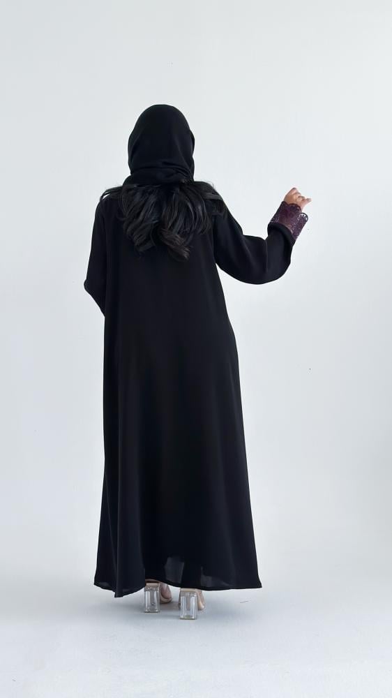 عباية بلون بنفسجي واسود