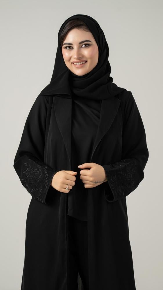 عباية بليزر بأكمام مطرزة