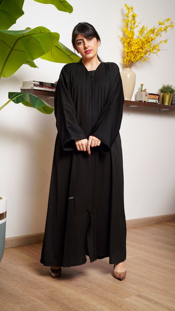عباية سوداء سادة عملية