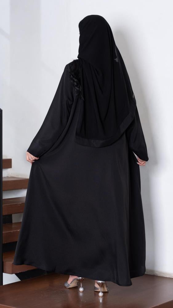 Abaya with a double-cut design from the front