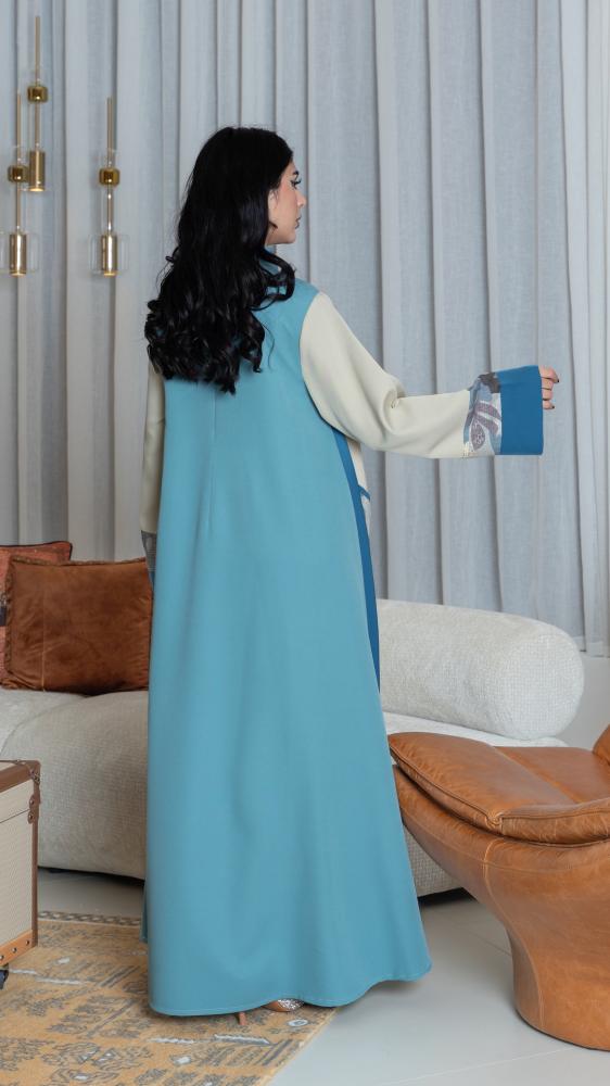 جلابية مطرزة بياقة عالية