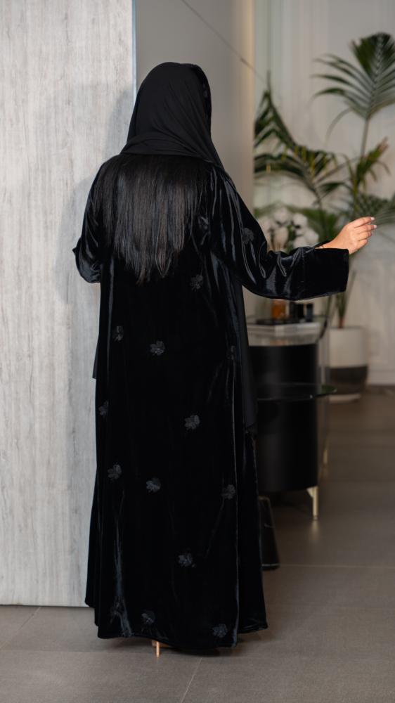 عباية شتوية مخمل بتطريز ورد