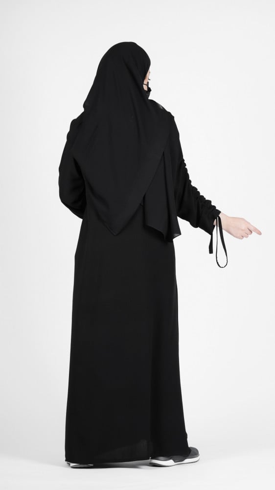 عباية بشريط سحب على الاكمام