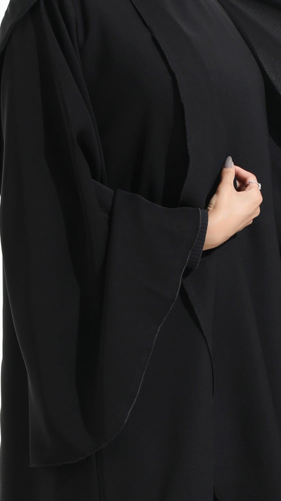 عباية اسود مع فستان ساده