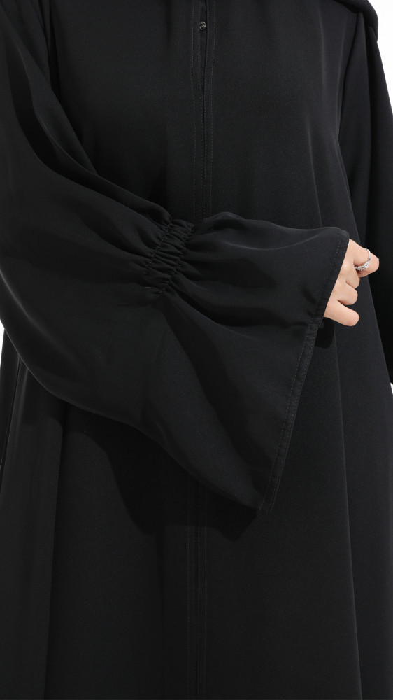 عباية بمطاط زم على الجوانب والاكمام