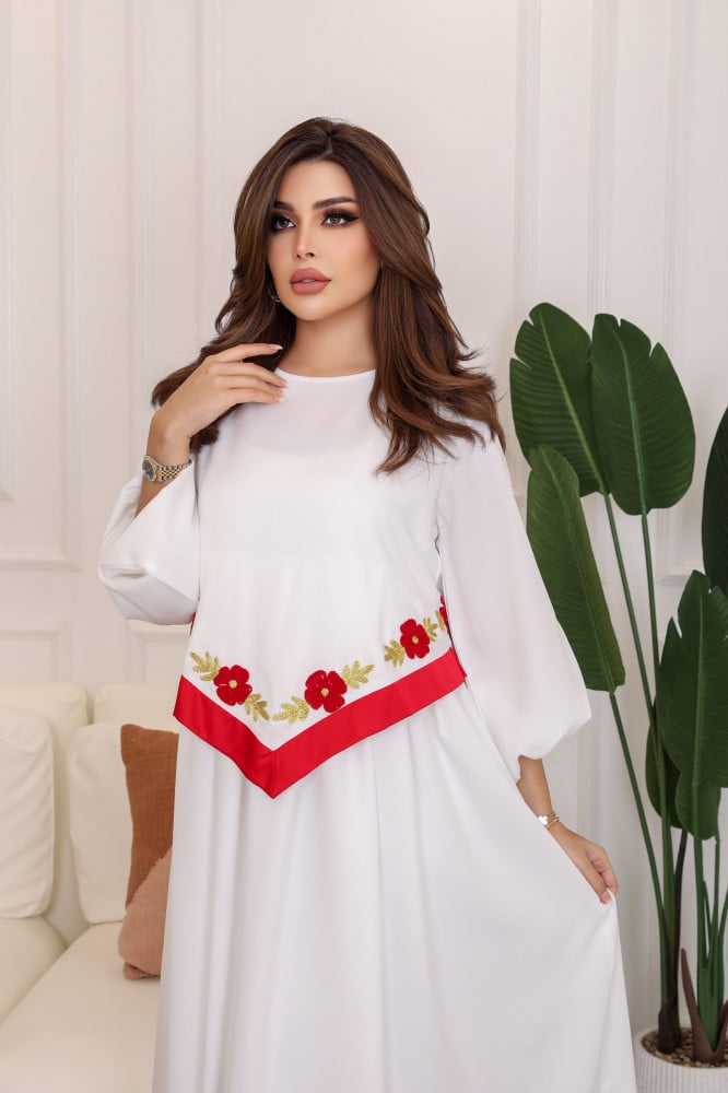 جلابية ابيض بتطريز احمر
