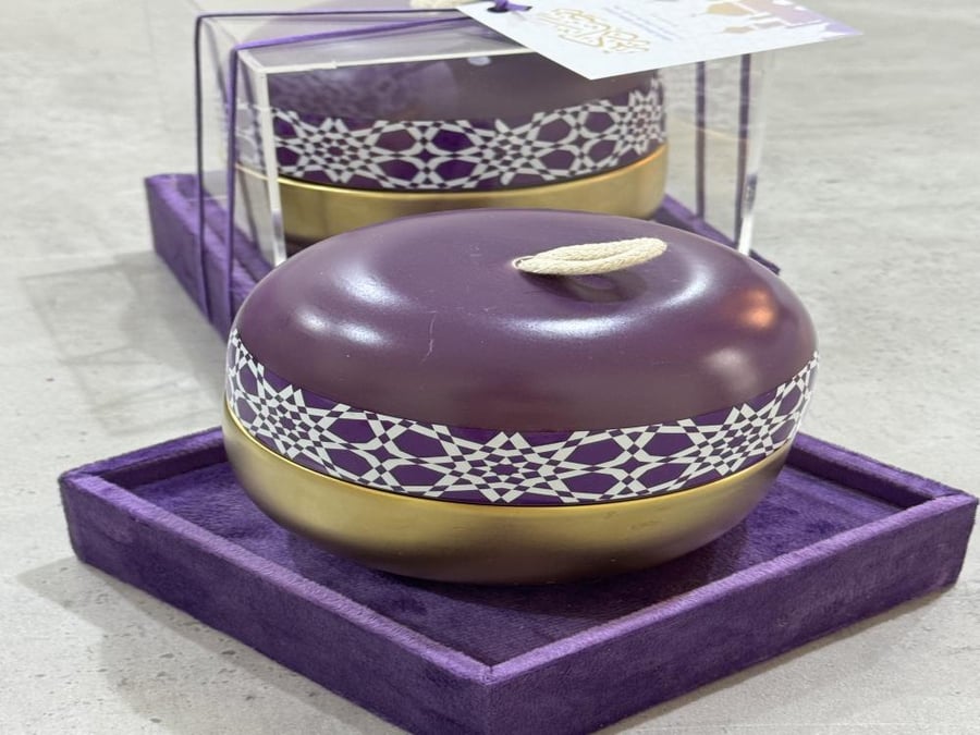علب فاخرة مزيج بين البنفسجي والذهبي