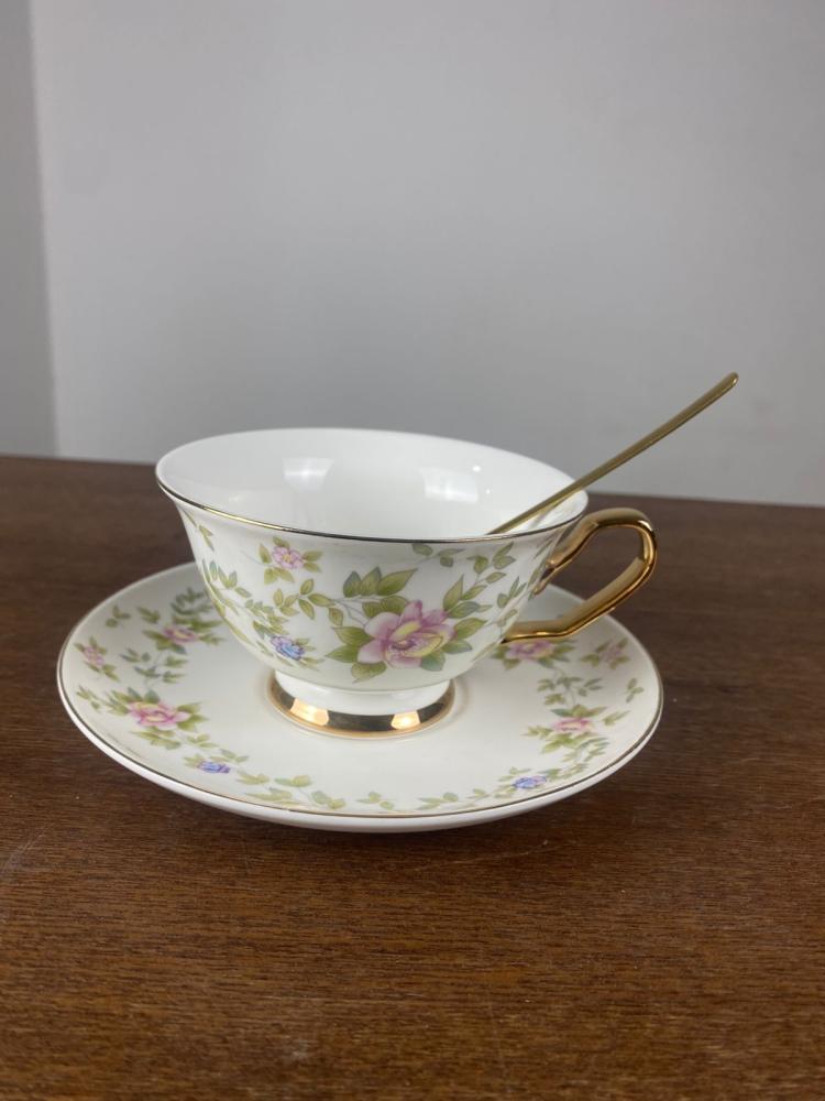 Cup set with plate