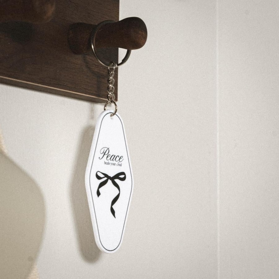 keychain plastic vintage- white