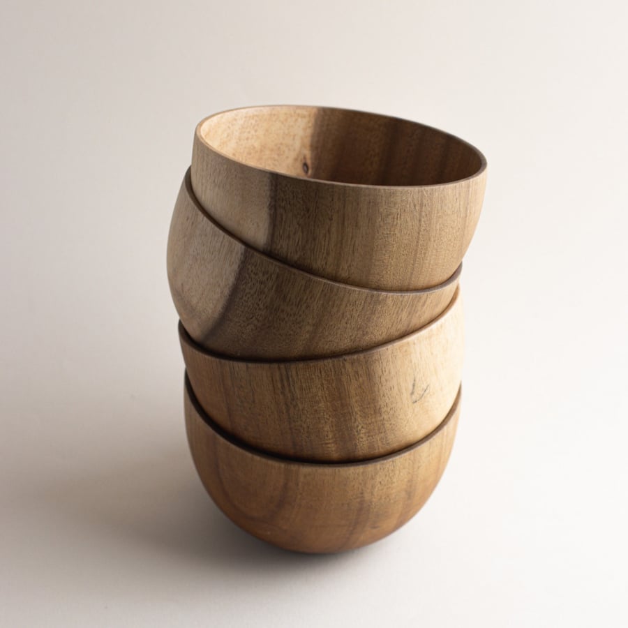 soft wood bowl - وعاء