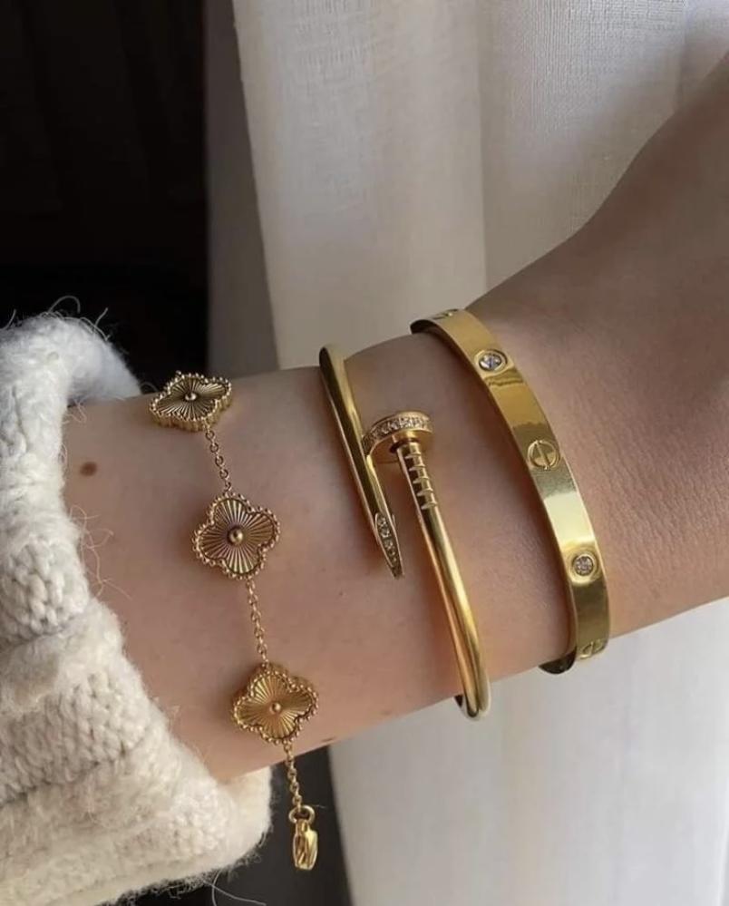 اسوارة مسمار  ناعمه بفصوص