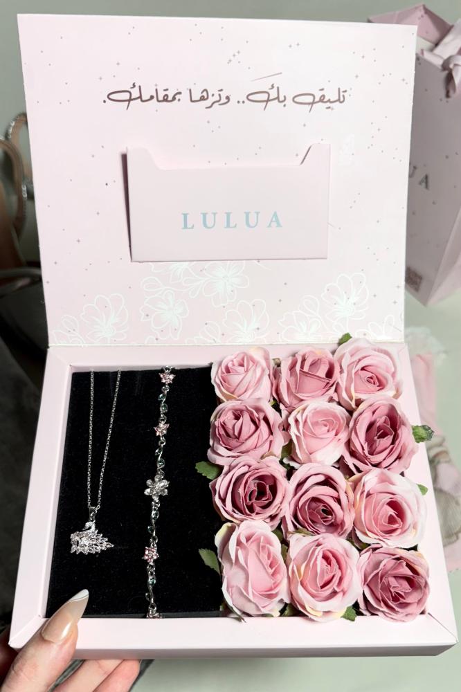 بكج الأناقة والورود سلسال واسواره من LULUA