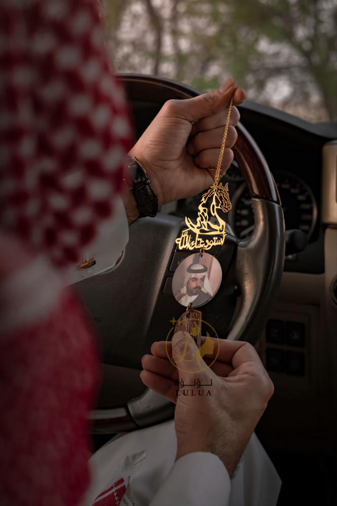 تعليقة خيل مع كسرة العود و صورة من تحب
