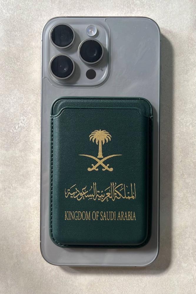 محفظة للجوال بتصميم السعوديه