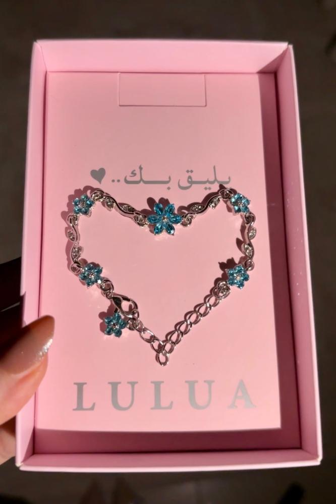 إسورة زهور لوليا الفضية باللون الأزرق