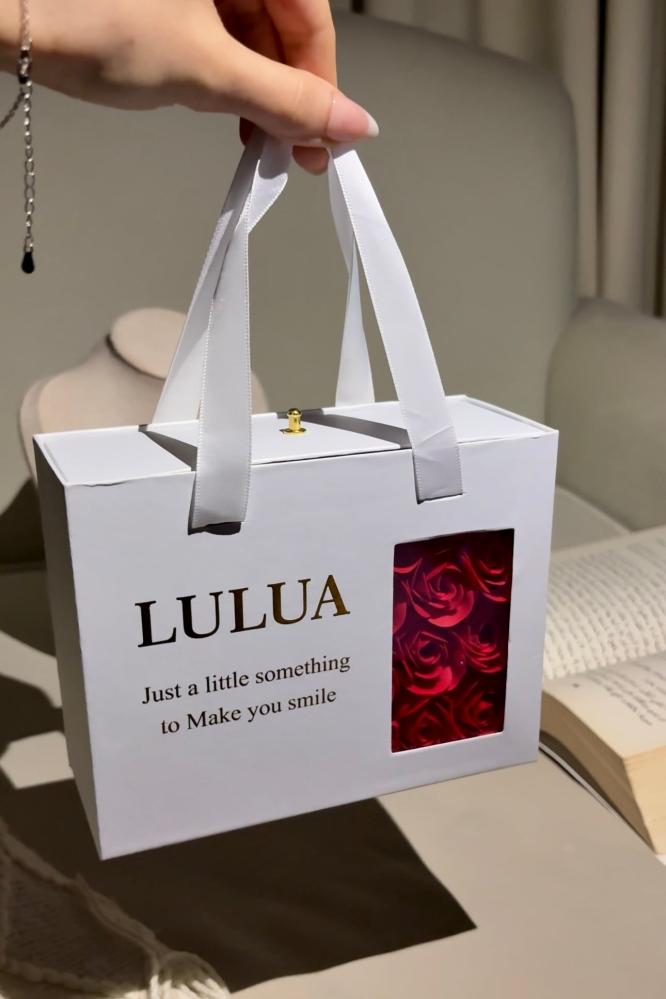 سلسال قلب الذكرى بالاسم مع بوكس ورد LULUA
