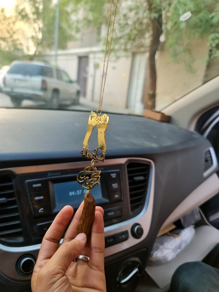 تعليقة ماسكين يد بعض وكسرة العود