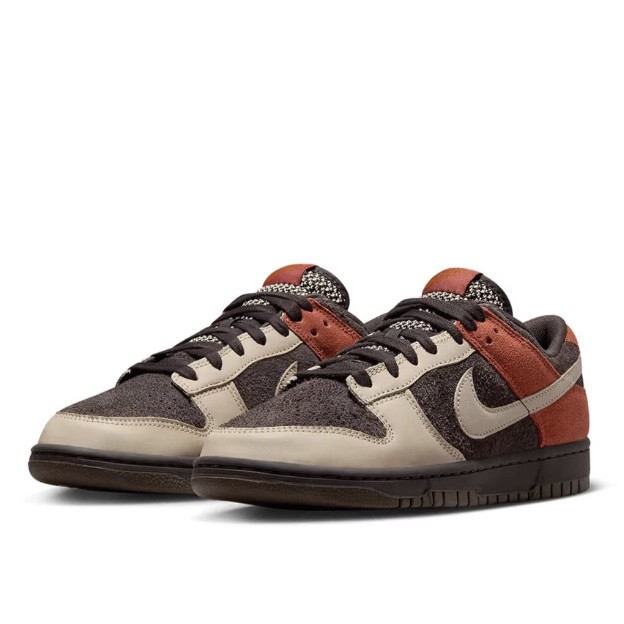 Nike Dunk Low "Red Panda"