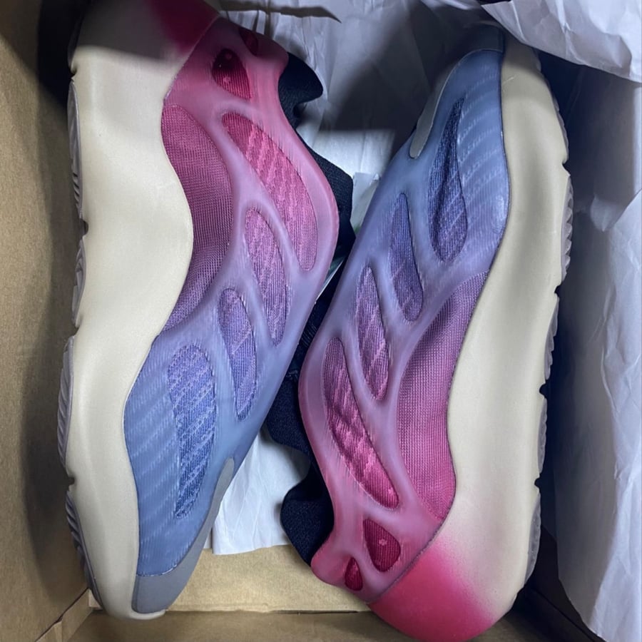 Yeezy 700 v3 ‘FADE CARBON
