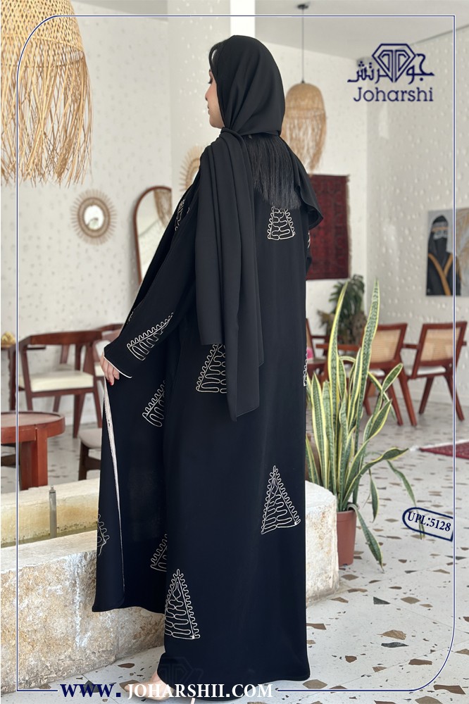 عبايات مطرزة ملونة