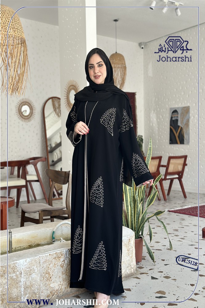 عبايه سودا تطريز ملون من الامام والجنب