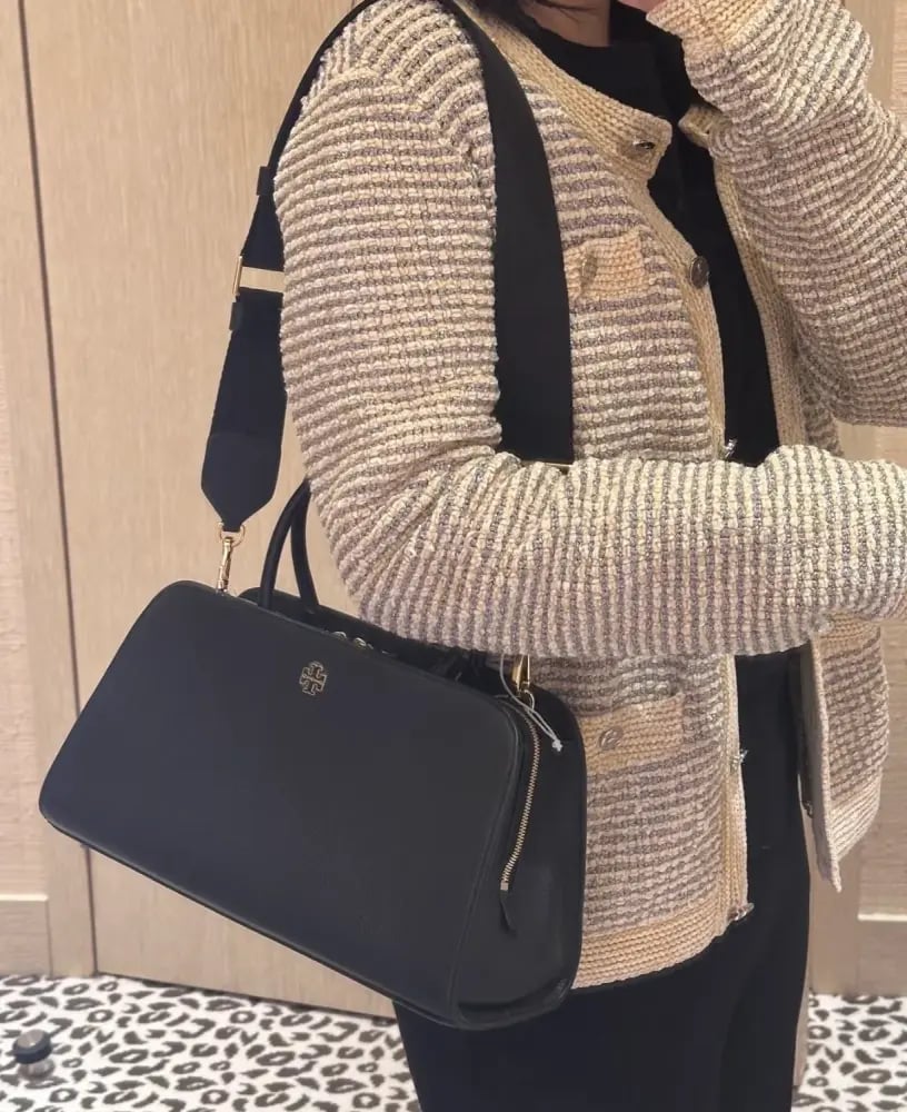SMALL CENTER ZIP SATCHEL