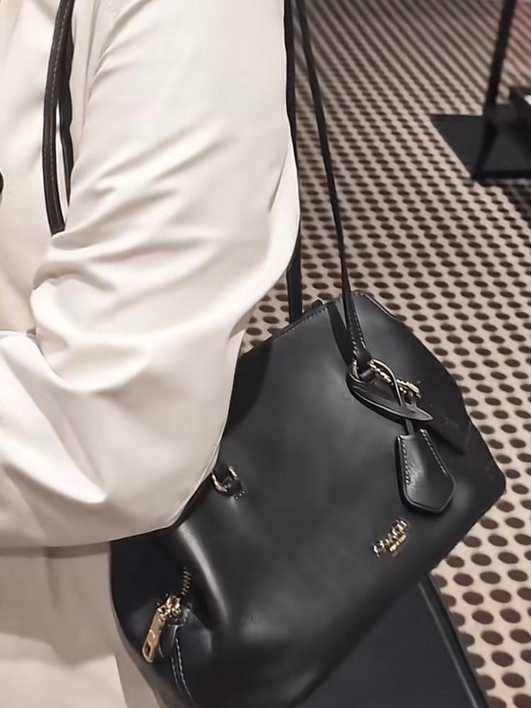 Elise Shoulder Bag