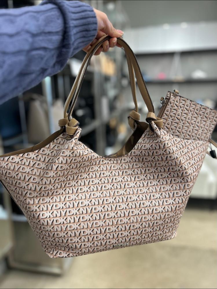 PAULA NEW YORK LOGO MEDIUM TOTE
