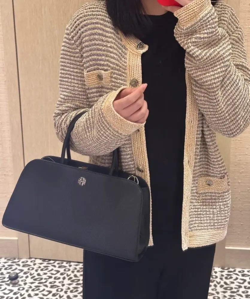 SMALL CENTER ZIP SATCHEL