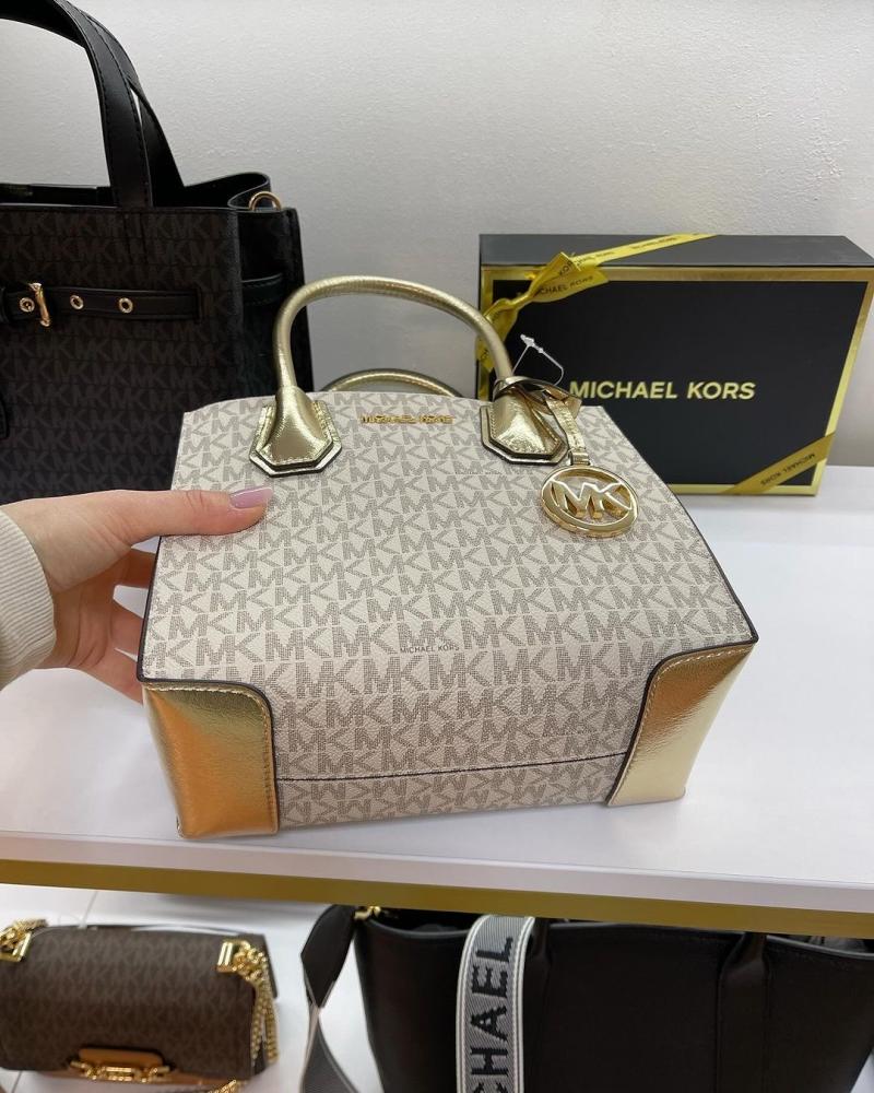 Mercer medium pebbled leather crossbody bag