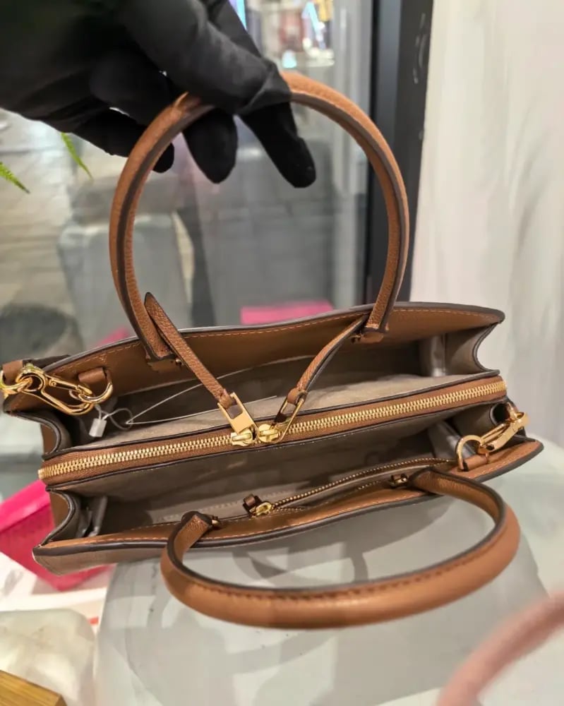 SMALL CENTER ZIP SATCHEL