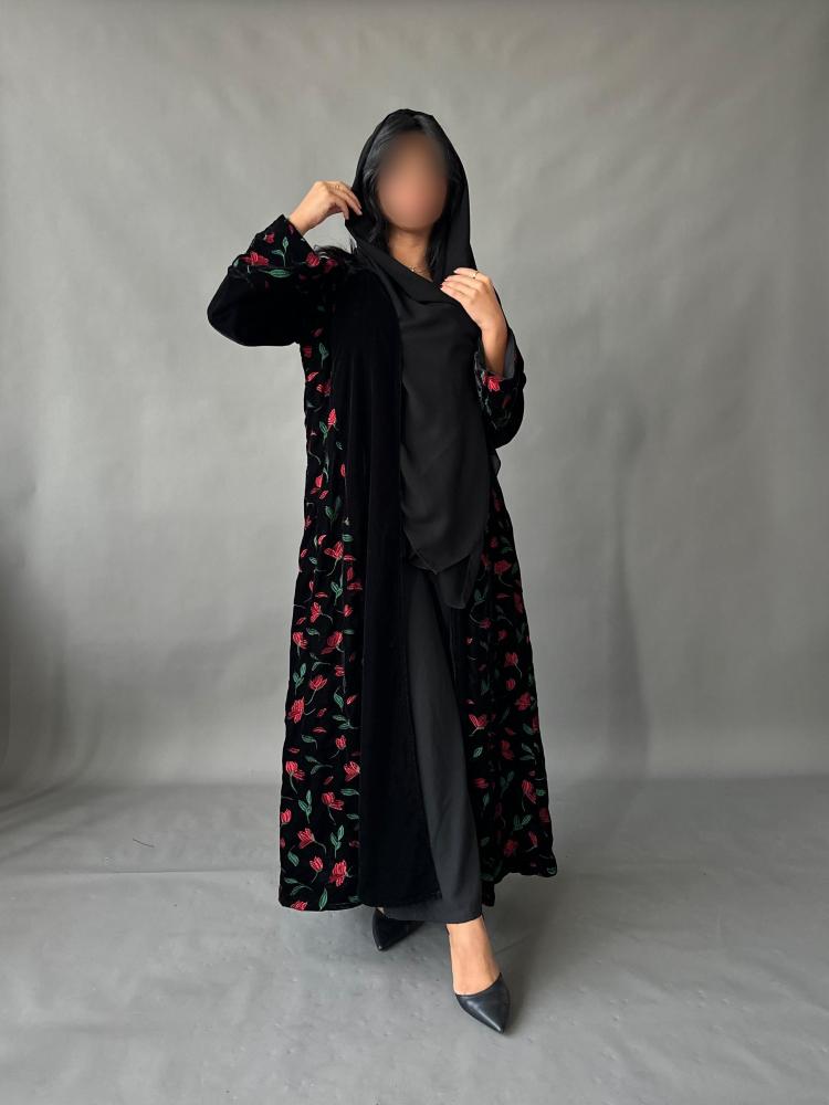 0358 عباية مخمل سادة مع مخمل تطريز (قصة نص كلوش) ا