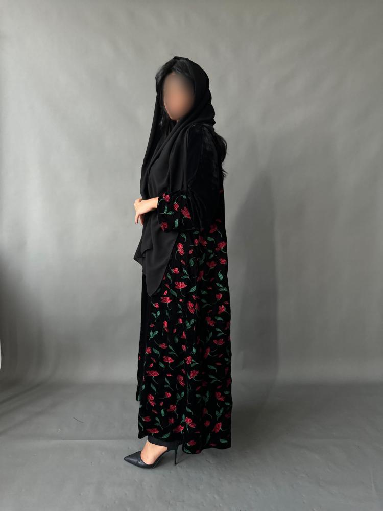 0358 عباية مخمل سادة مع مخمل تطريز (قصة نص كلوش) ا
