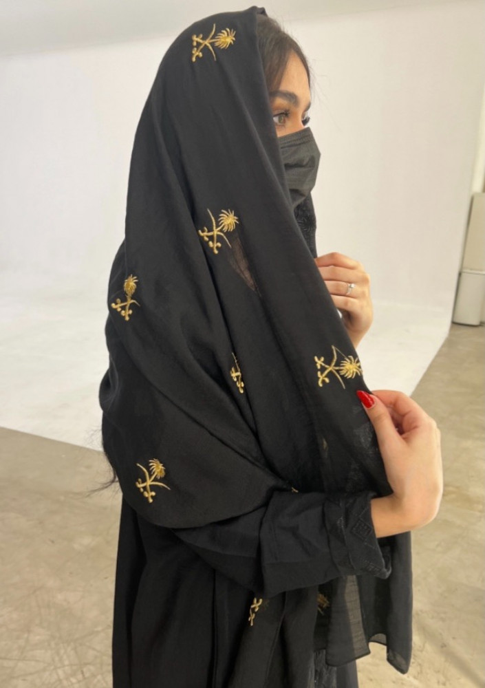 طرحه اسود سيفين ونخله ذهبي