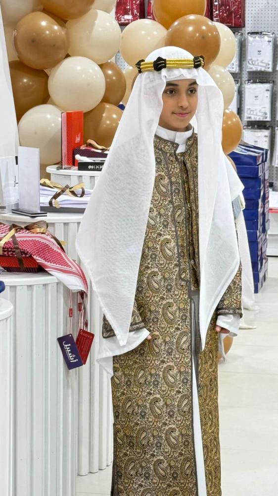 طقم يوم التأسيس شبابي
