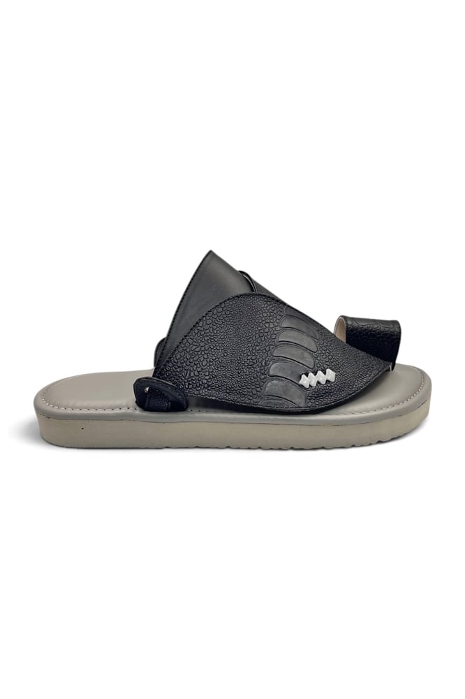 Mens Traditional Saudi Sandals Comfortable Arabic Slippers Black YSC2601 BLK
