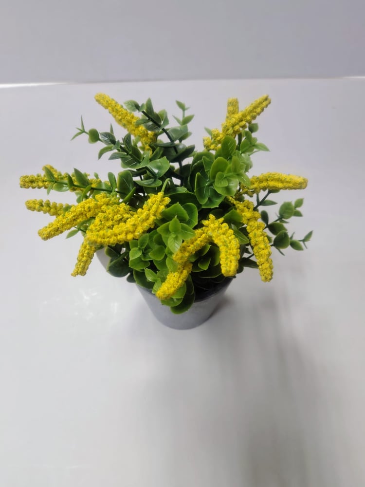 Desktop Decor: Mini Yellow Floral Arrangement ديكور سطح المكتب: تنسيقات زهور صفراء صغيرة