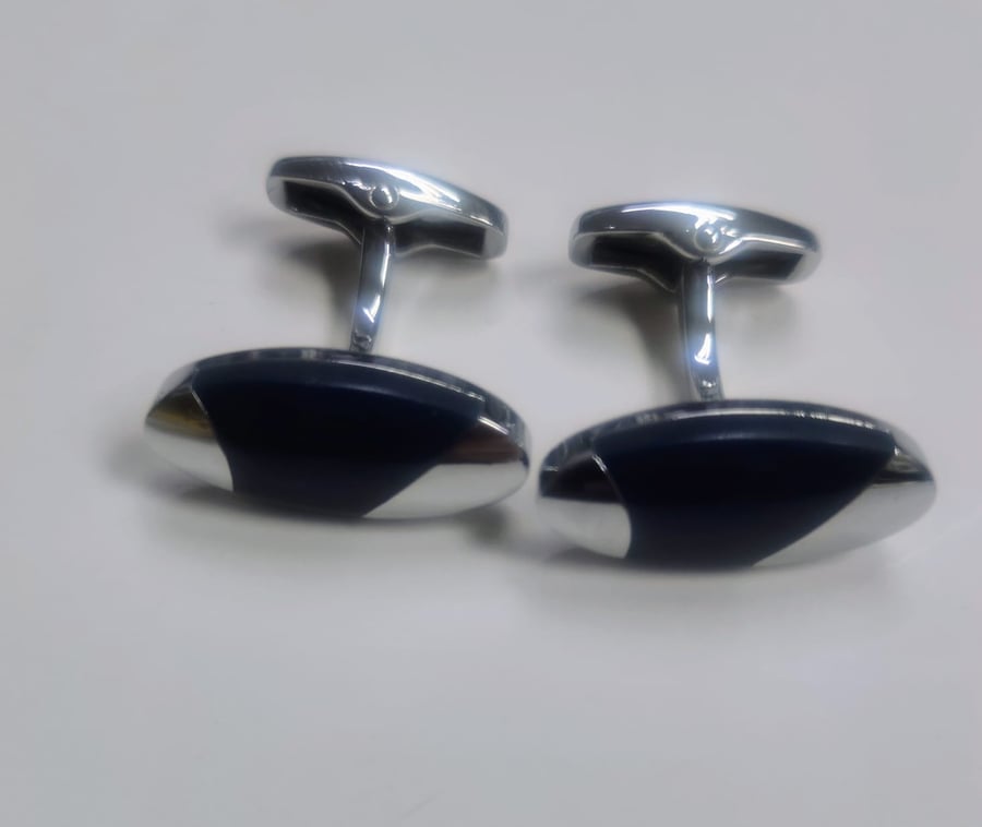 Cufflinks أزرار أكمام